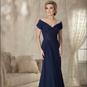 Navy Blue Designer Christina Wu size 12 Special Occassion Dress
